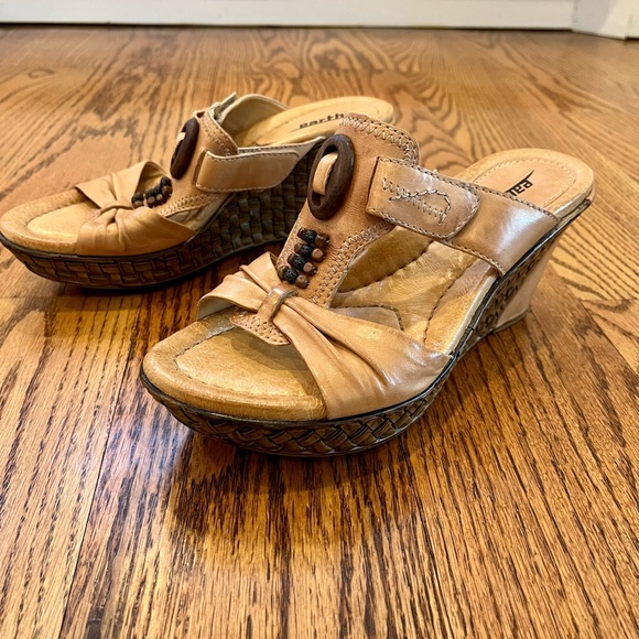 Women's Earth Sand Tan Leather 3 1/4” Wedge Sandals Size 7.5 - Picture 8 of 10